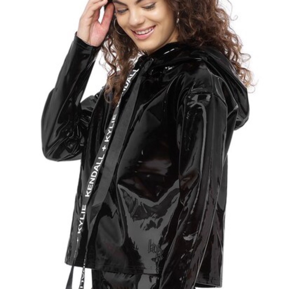 Kendall + Kylie Shiny Sweatshirt - Picture 4 of 12